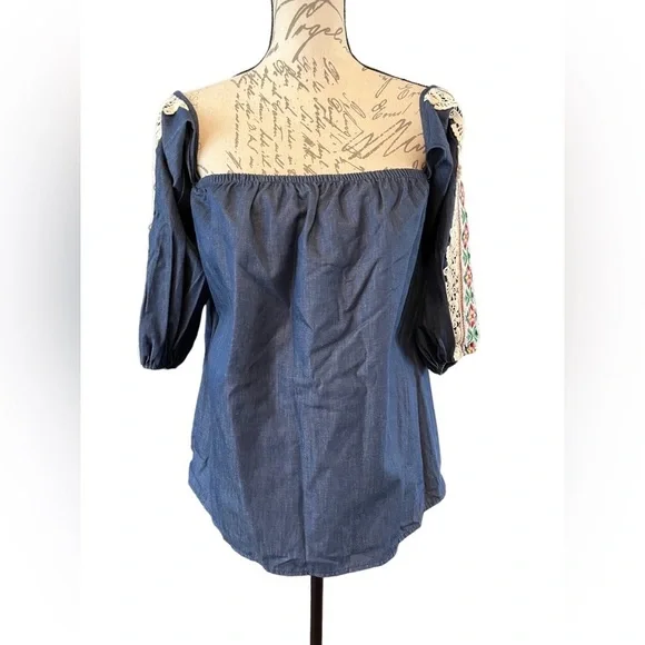 NWOT VaVa by Joy Han Blue Chambray Off Shoulder Embroidered Sleeve Blouse Large - Picture 7 of 16